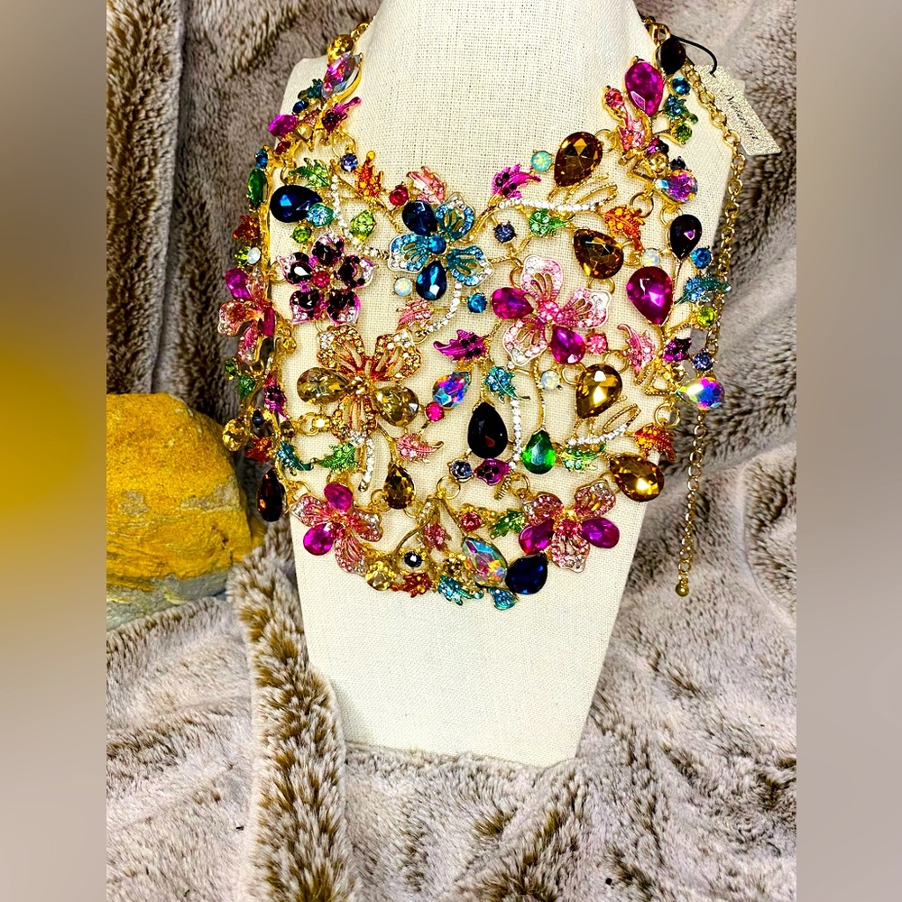 Natasha Beautiful Cluster Crystal Flowers Necklaces